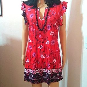 🖐🏽  Red and black floral dress